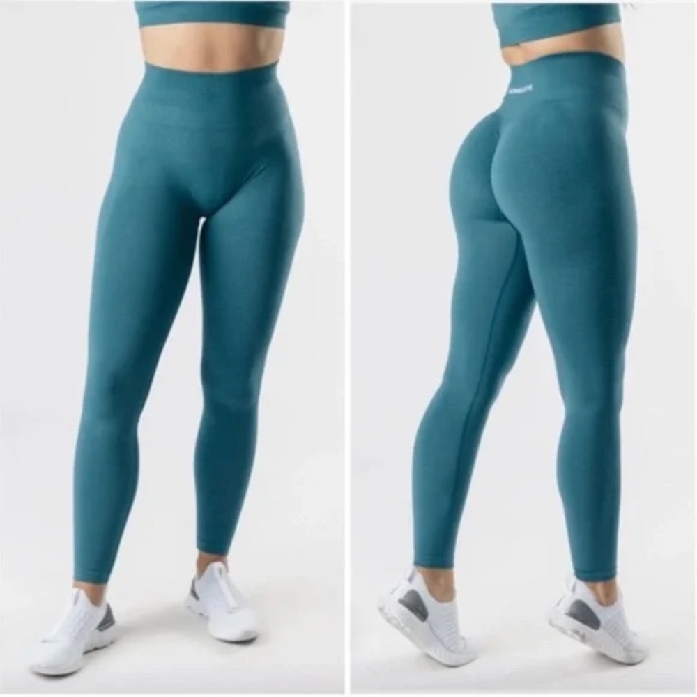 Alphalete Amplify leggings with booty scrunch Size M
